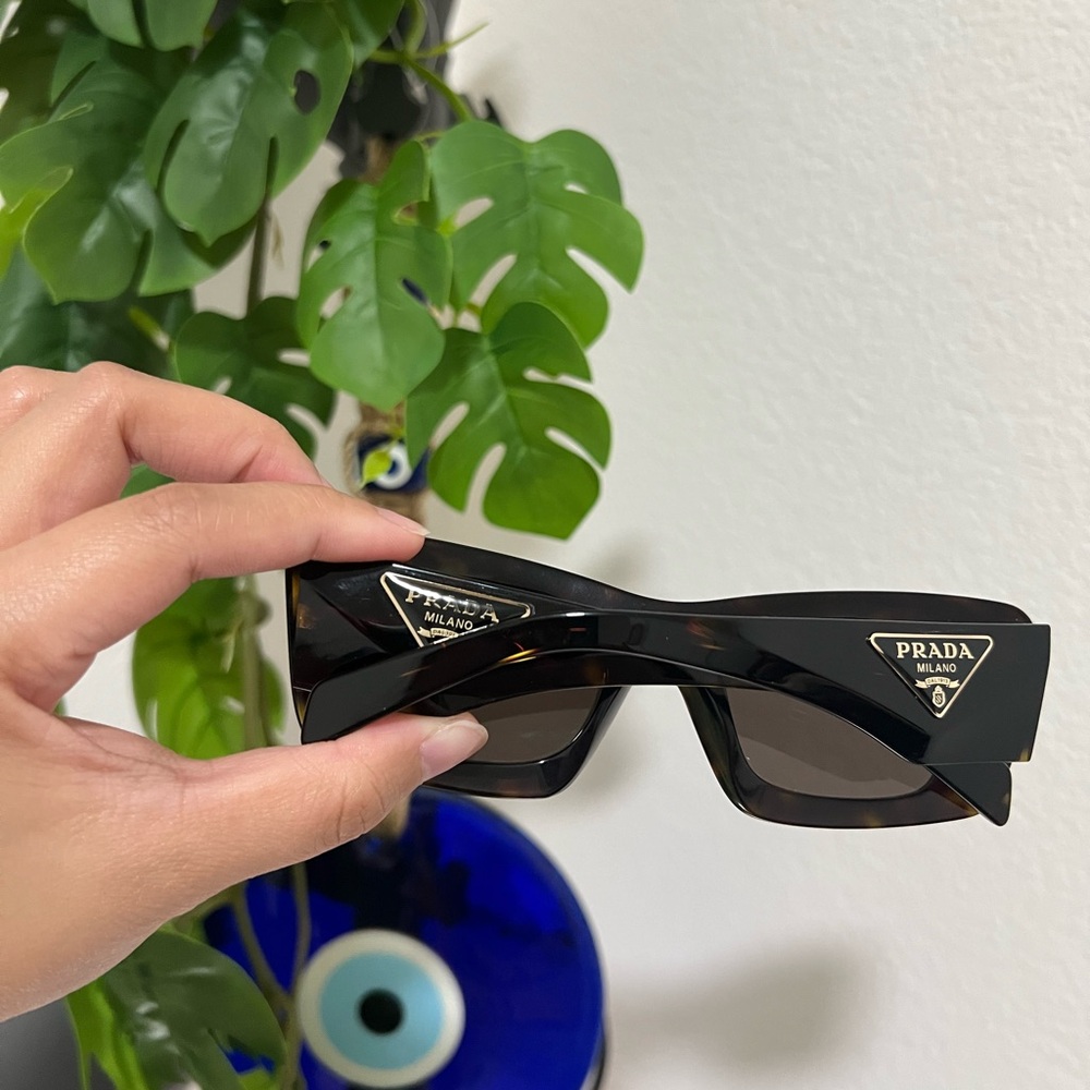 AUTHENTIC PRADA Low Bridge Fit Sunglasses